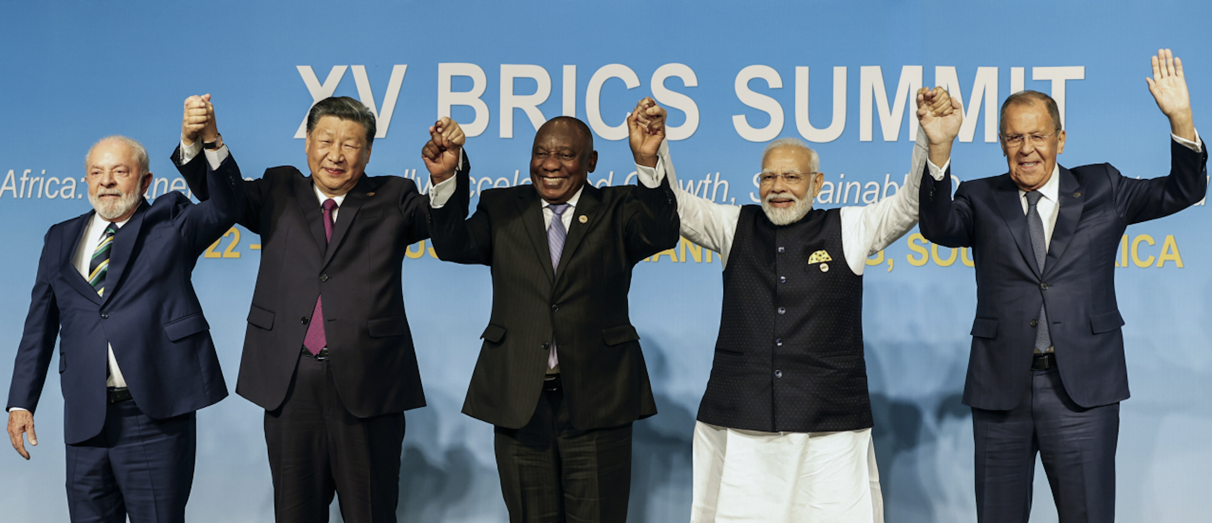 8月23日，中国国家主席习近平、印度总理莫迪、巴西总统卢拉、南非总统拉马福萨、俄罗斯外长拉夫罗夫出席金砖国家领导人峰会。